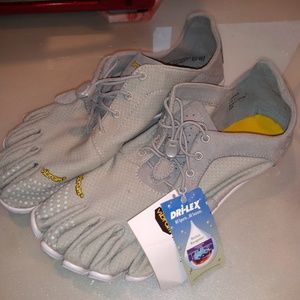 Vibram shoes size 8.5/41